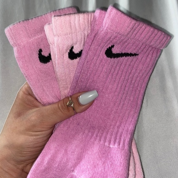 RESTOCK **COPY - 3PACK ALL PINKS 🌸🍬NIKE SOCKS - Picture 6 of 7
